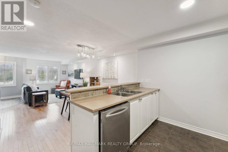 28421712/293a-titanium-private/convent-glen-north/ottawa/ontario/K1C0A5_10