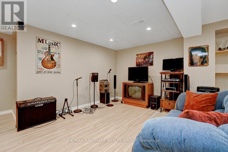 28826972/343-quartz-avenue/town-of-rockland/clarence-rockland/ontario/K4K0A2_40