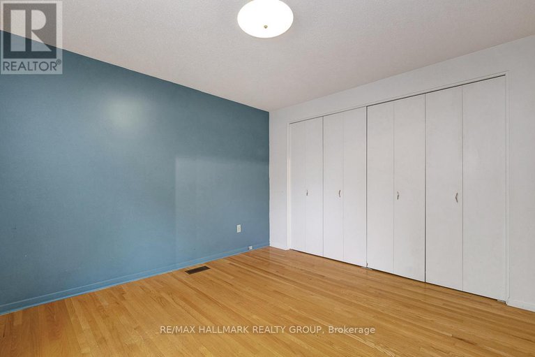 28499292/2149-hubbard-crescent/beacon-hill-north/ottawa/ontario/K1J6L3_28