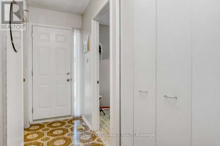 29080799/7-carmichael-court/beaverbrook/ottawa/ontario/K2K1K1_2