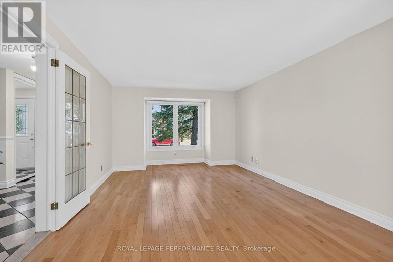 29643949/13-valley-ridge-street/borden-farmstewart-farmcarleton-heightsparkwood-hills/ottawa/ontario/K2E7W1_8