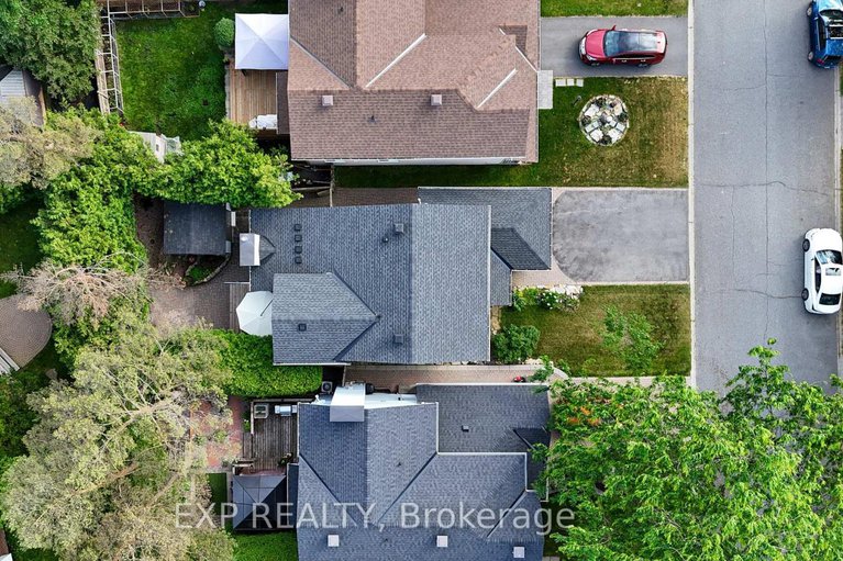 28595506/18-hawley-crescent/bridlewood/ottawa/ontario/K2M1T3_29