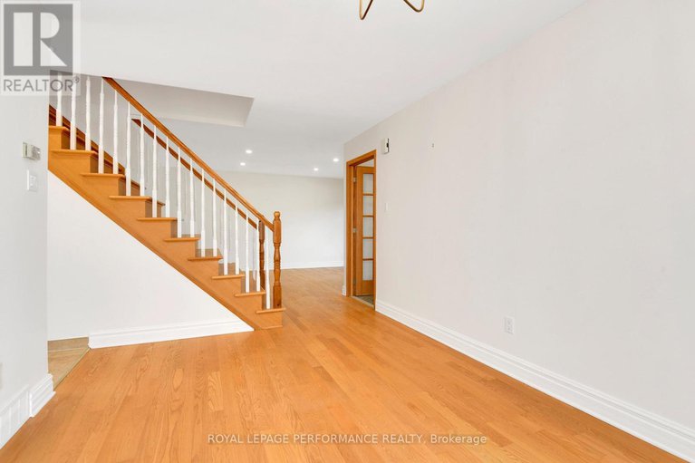 29066042/3804-autumnwood-street/emerald-woodssawmill-creek/ottawa/ontario/K1T2G8_16