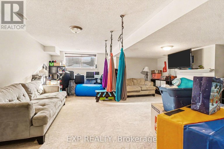 29298211/735-regiment-avenue/emerald-meadowstrailwest/ottawa/ontario/K2M0E6_19