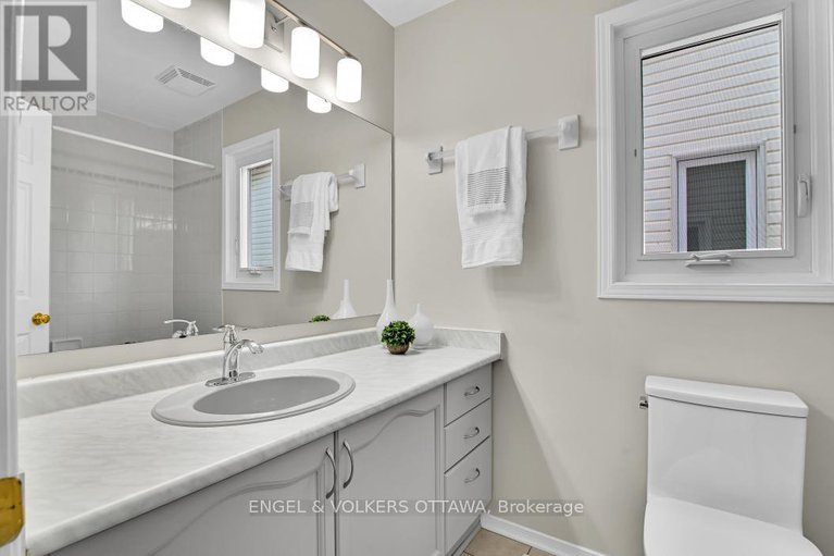 29360554/123-longshire-circle/longfields/ottawa/ontario/K2J4L1_24