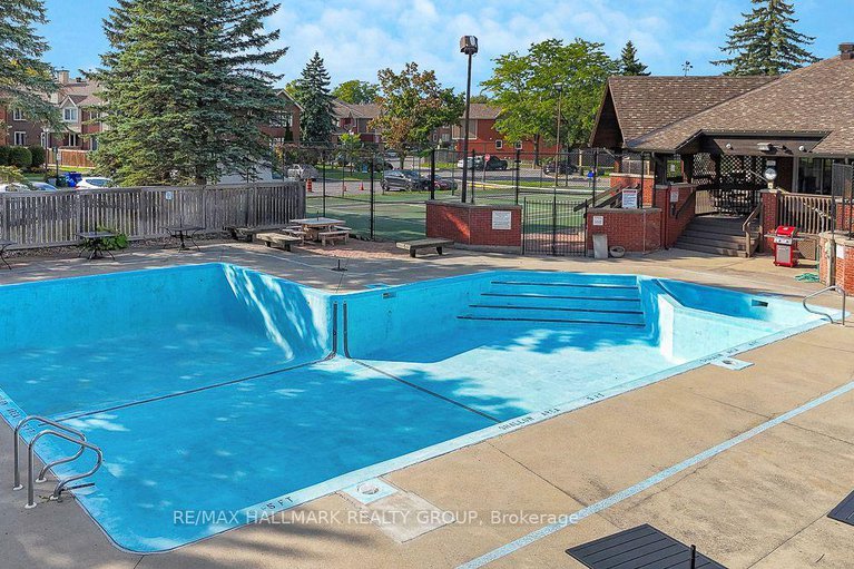 28852310/207-1750-marsala-crescent/fallingbrookpineridge/ottawa/ontario/K4A2G5_30