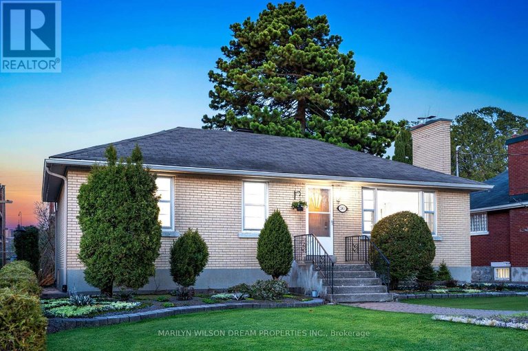 29669053/243-compton-avenue/woodroffe/ottawa/ontario/K2B5A8_1