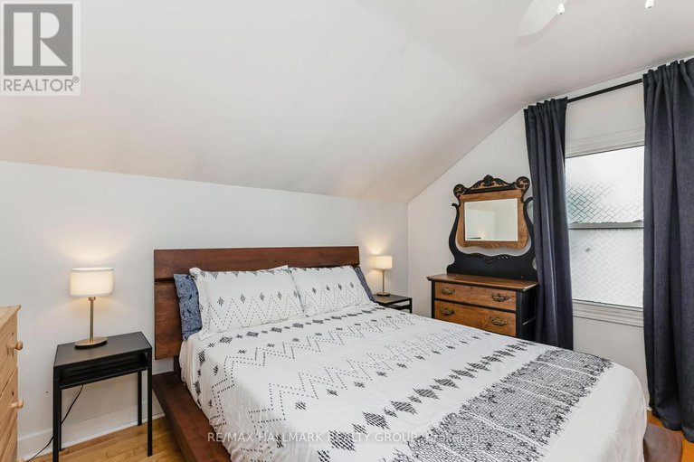 28811435/1225-foxbar-avenue/ellwood/ottawa/ontario/K1V6V4_28