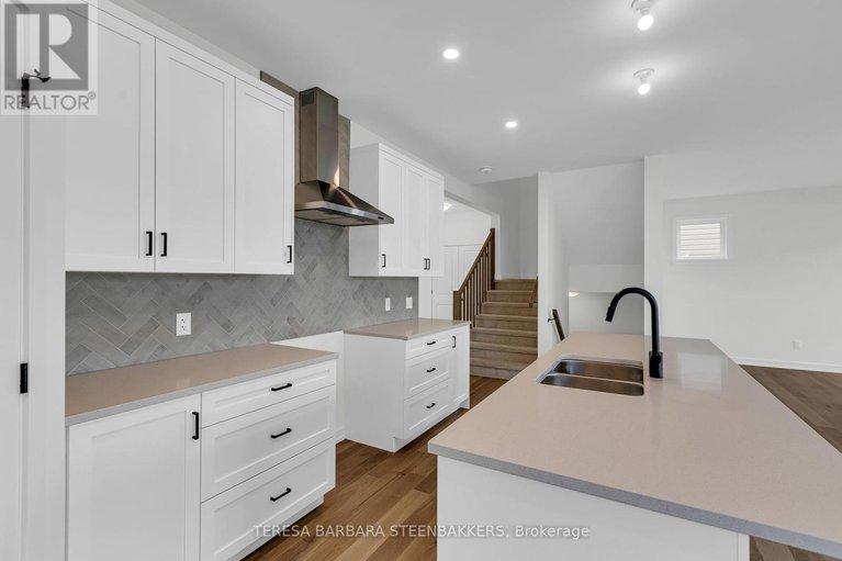 28424668/783-kenny-gordon-avenue/riverside-southgloucester-glen/ottawa/ontario/K4M0V2_12