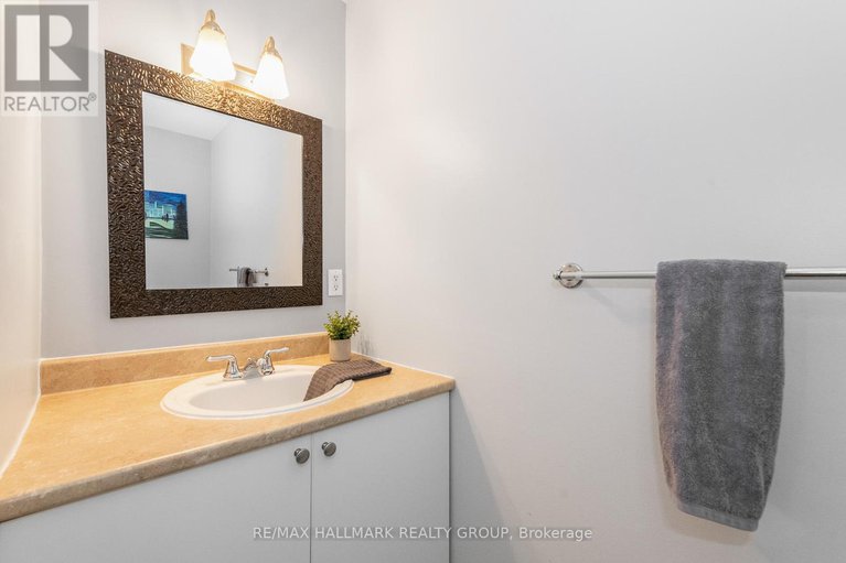 28909917/9-newbury-avenue/borden-farmstewart-farmcarleton-heightsparkwood-hills/ottawa/ontario/K2E6K7_24