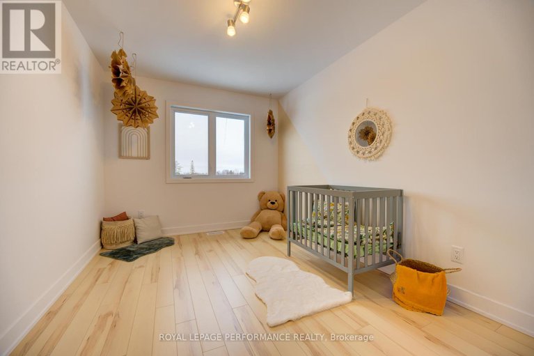 29272739/2416-gray-crescent/town-of-rockland/clarence-rockland/ontario/K4K0H3_33