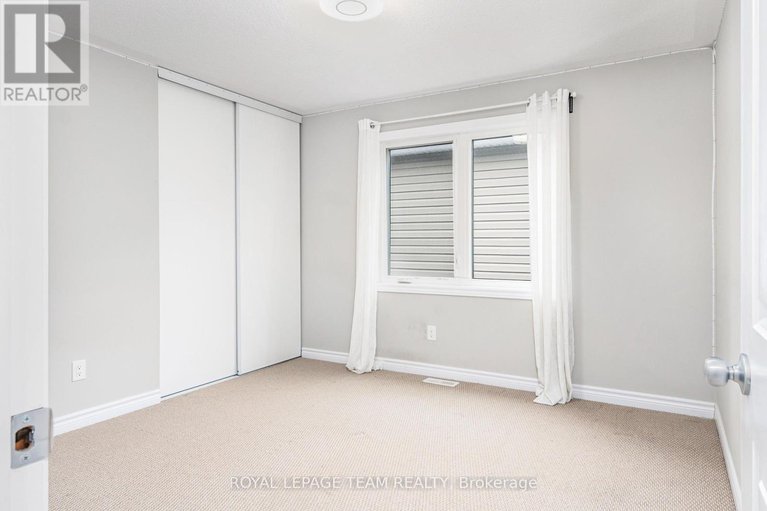 28163521/12-knockaderry-crescent/half-moon-bay/ottawa/ontario/K2C3H2_24