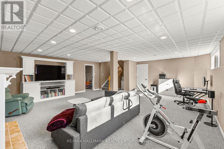 29050098/2605-pierrette-drive/cumberland-estates/ottawa/ontario/K4C1B6_31