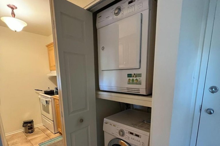 29663245/407-216-viewmount-drive/borden-farmstewart-farmcarleton-heightsparkwood-hills/ottawa/ontario/K2E7X4_8