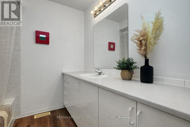28826412/97-flowertree-crescent/emerald-meadowstrailwest/ottawa/ontario/K2M2R7_30