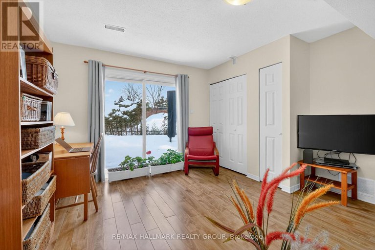 29413276/9-forsyth-lane/crystal-beach/ottawa/ontario/K2H9H1_10