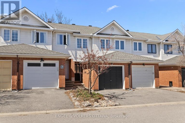 29670402/9-festive-private/central-park/ottawa/ontario/K2C4A1_3