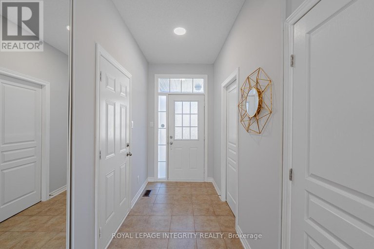 29628152/12-saddlesmith-circle/emerald-meadowstrailwest/ottawa/ontario/K2M2S4_4