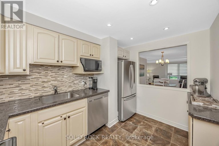 28469437/302-939-north-river-road/overbrook/ottawa/ontario/K1K3V2_7