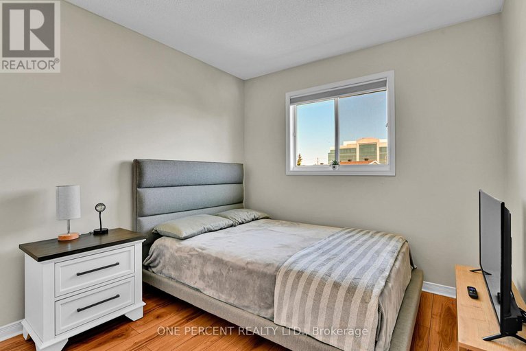 28463418/2572-alanis-private/emerald-woodssawmill-creek/ottawa/ontario/K1T4A1_22