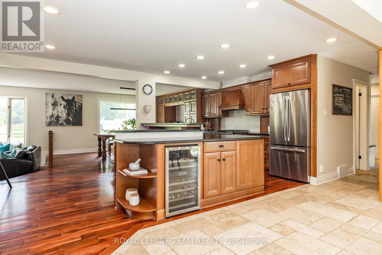 28917624/1216a-river-road/manotick-east-to-manotick-station/ottawa/ontario/K4M1B4_13