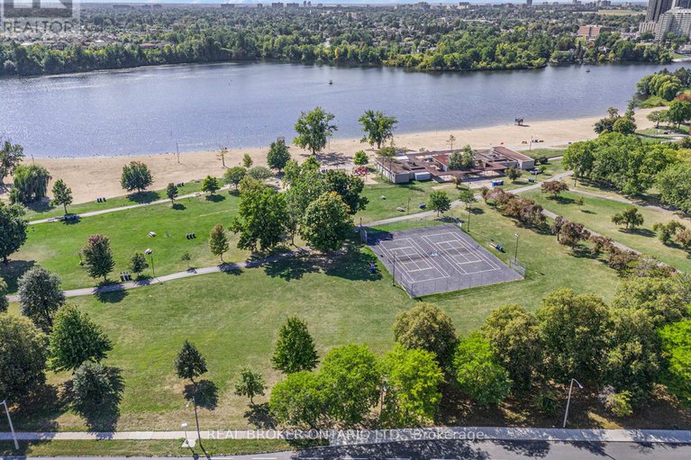 28867748/805-nicholson-avenue/mooneys-bayriverside-park/ottawa/ontario/K1V6N4_35