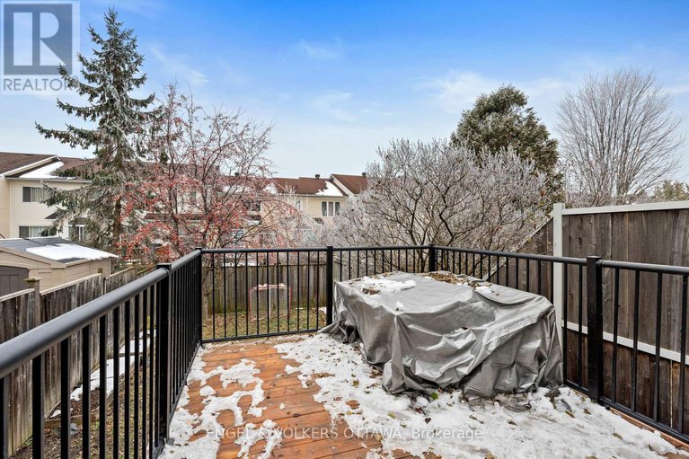 29142168/526-meadowbreeze-drive/emerald-meadowstrailwest/ottawa/ontario/K2M2T4_30