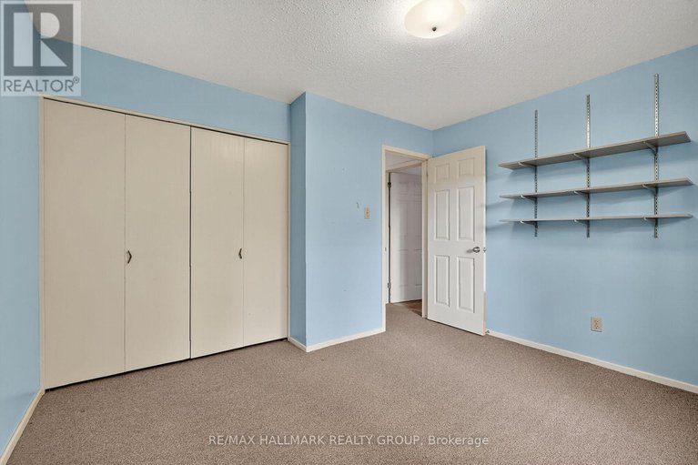 29038840/1415-plumber-avenue/carson-grove/ottawa/ontario/K1K4B2_26