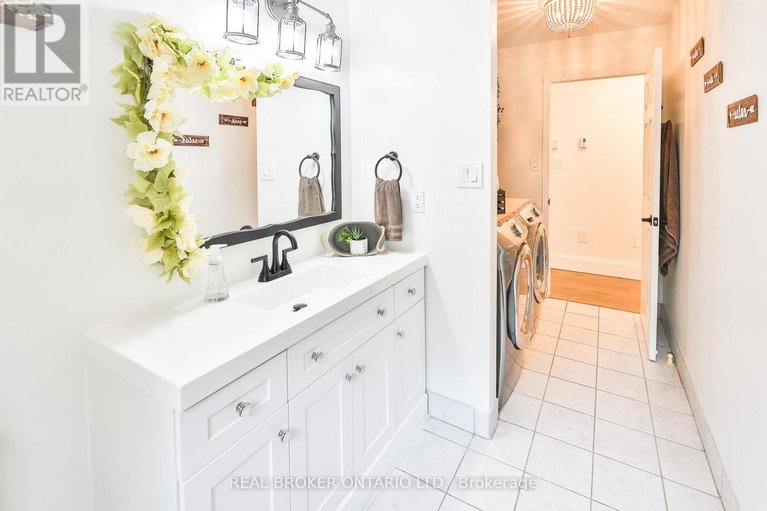 29067289/8-benjamin-lane/north-grenville-twp-kemptville-east/north-grenville/ontario/K0G1J0_17