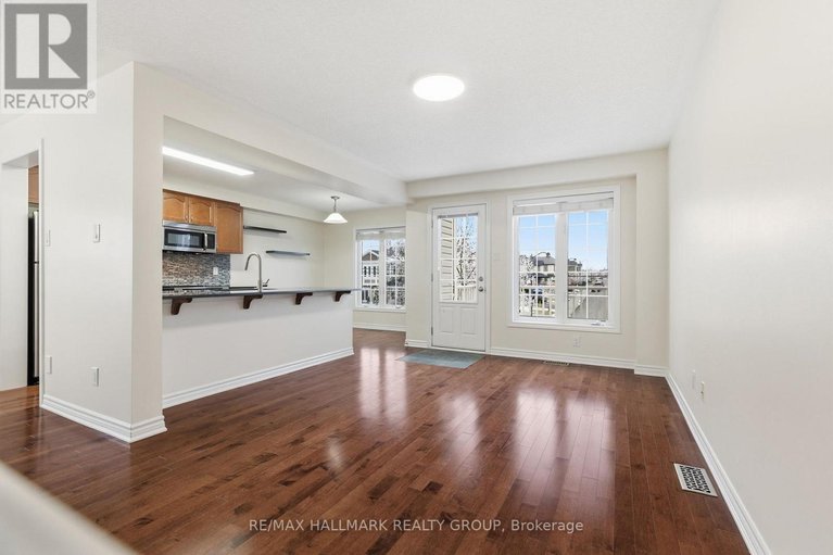 29128425/1875-maple-grove-road/stittsville-north/ottawa/ontario/K2S0P1_13