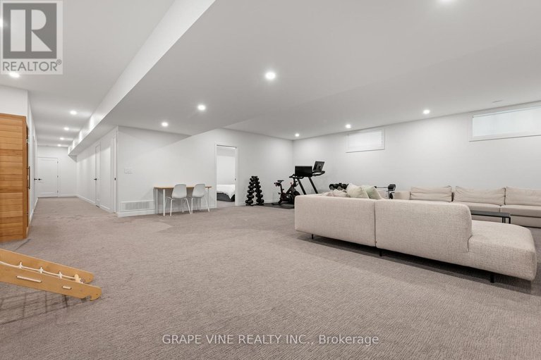 29295931/1108a-falaise-road/borden-farmstewart-farmcarleton-heightsparkwood-hills/ottawa/ontario/K2E6R2_37