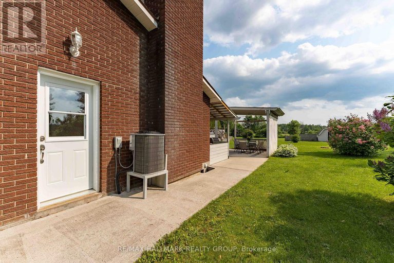 28470245/2914-pattee-road-e/east-hawkesbury-twp/east-hawkesbury/ontario/K6A2R2_29