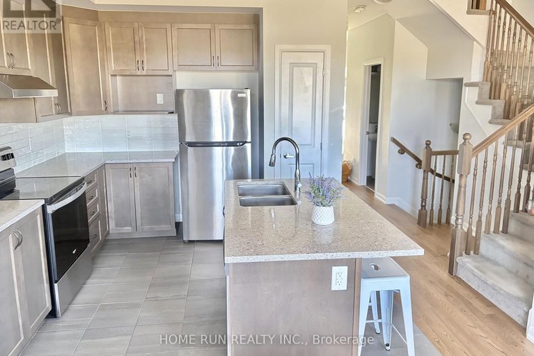 29658905/111-teelin-circle/half-moon-bay/ottawa/ontario/K2C3H2_2