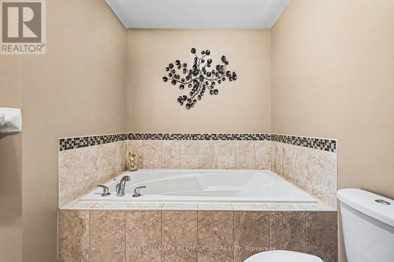 29541986/18-abbey-crescent/village-of-russell/russell/ontario/K4R0B5_14