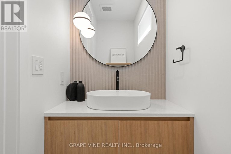 29295931/1108a-falaise-road/borden-farmstewart-farmcarleton-heightsparkwood-hills/ottawa/ontario/K2E6R2_17