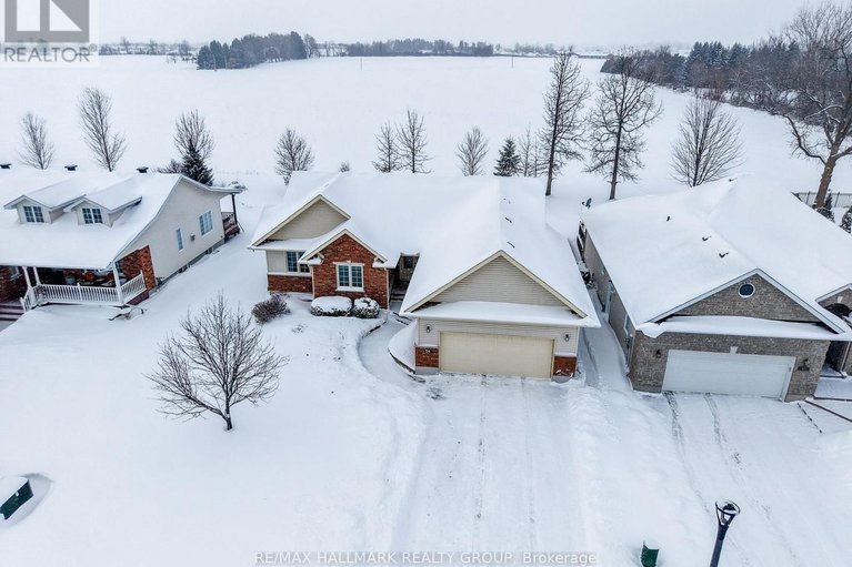 29042436/54-christie-lane/winchester/north-dundas/ontario/K0C2K0_2