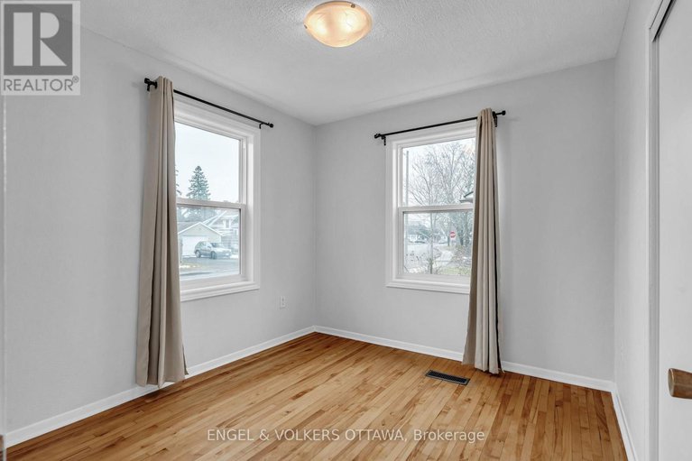 28520329/141-crerar-avenue/carlington/ottawa/ontario/K1Z7P4_9