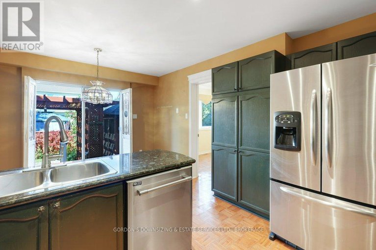 28970539/30-chickasaw-crescent/bridlewood/ottawa/ontario/K2M1M5_19
