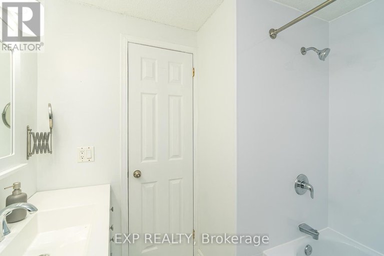 29105689/a-3915-old-richmond-road/arbeatha-park/ottawa/ontario/K2H8T9_23