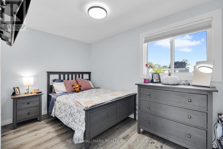 28895852/d-1520-beaverpond-drive/pineview/ottawa/ontario/K1B3R9_26