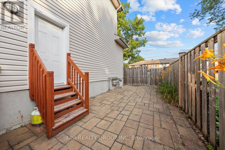28615554/1253-shillington-avenue/carlington/ottawa/ontario/K1Z8A1_30