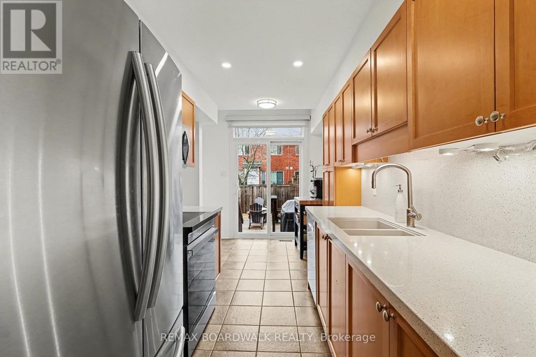 29619269/295-meilleur-private/vanier/ottawa/ontario/K1L0A2_13