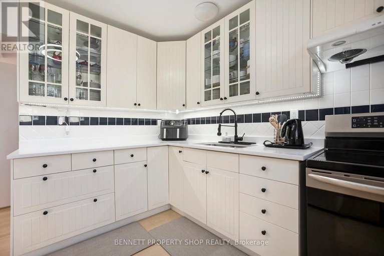 28778645/846-borland-drive/chatelaine-village/ottawa/ontario/K1E1X5_8