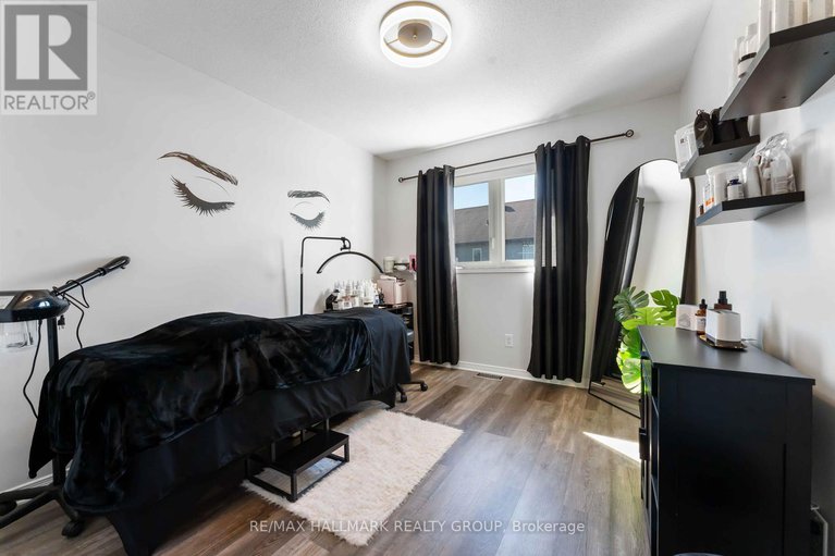 28985545/104-esterbrook-drive/mer-bleuebradley-estatesanderson-park/ottawa/ontario/K1W0A9_28