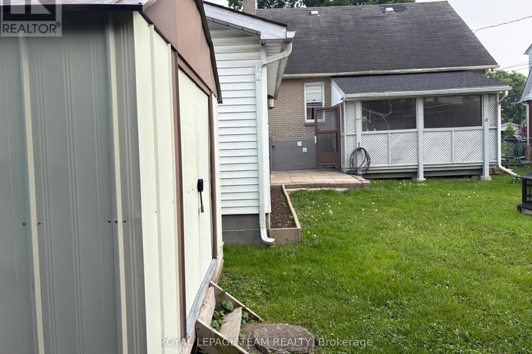 28433630/1123-secord-avenue/billings-bridge/ottawa/ontario/K1H8C9_28