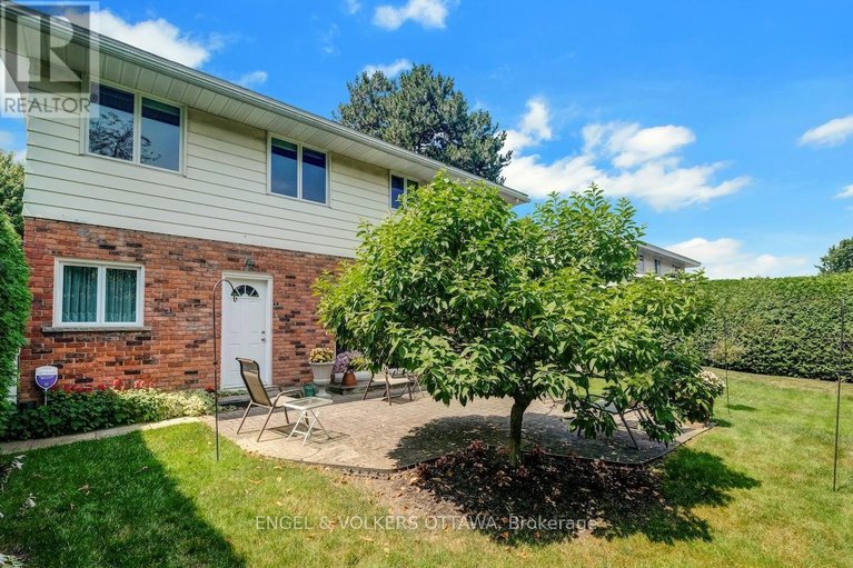 28906632/15-dickson-street/bruce-farmgraham-parkqualicumbellands/ottawa/ontario/K2H7H6_49
