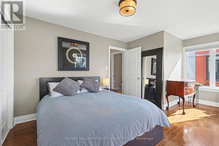 29678243/140-connemara-private/crystal-beach/ottawa/ontario/K2H0A7_16