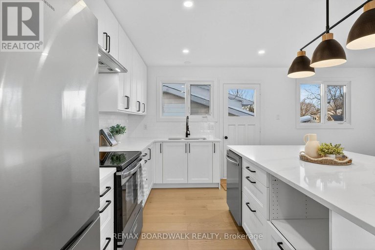 29437074/38-courtney-road-w/glencairnhazeldean/ottawa/ontario/K2L1L8_14