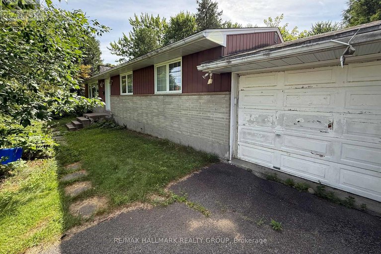 28853332/2516-page-road/orleans-village/ottawa/ontario/K1W1E2_2