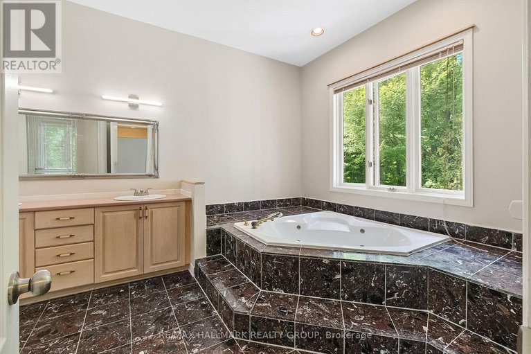 28637615/6203-beausejour-drive/chapel-hill/ottawa/ontario/K1C8E4_34